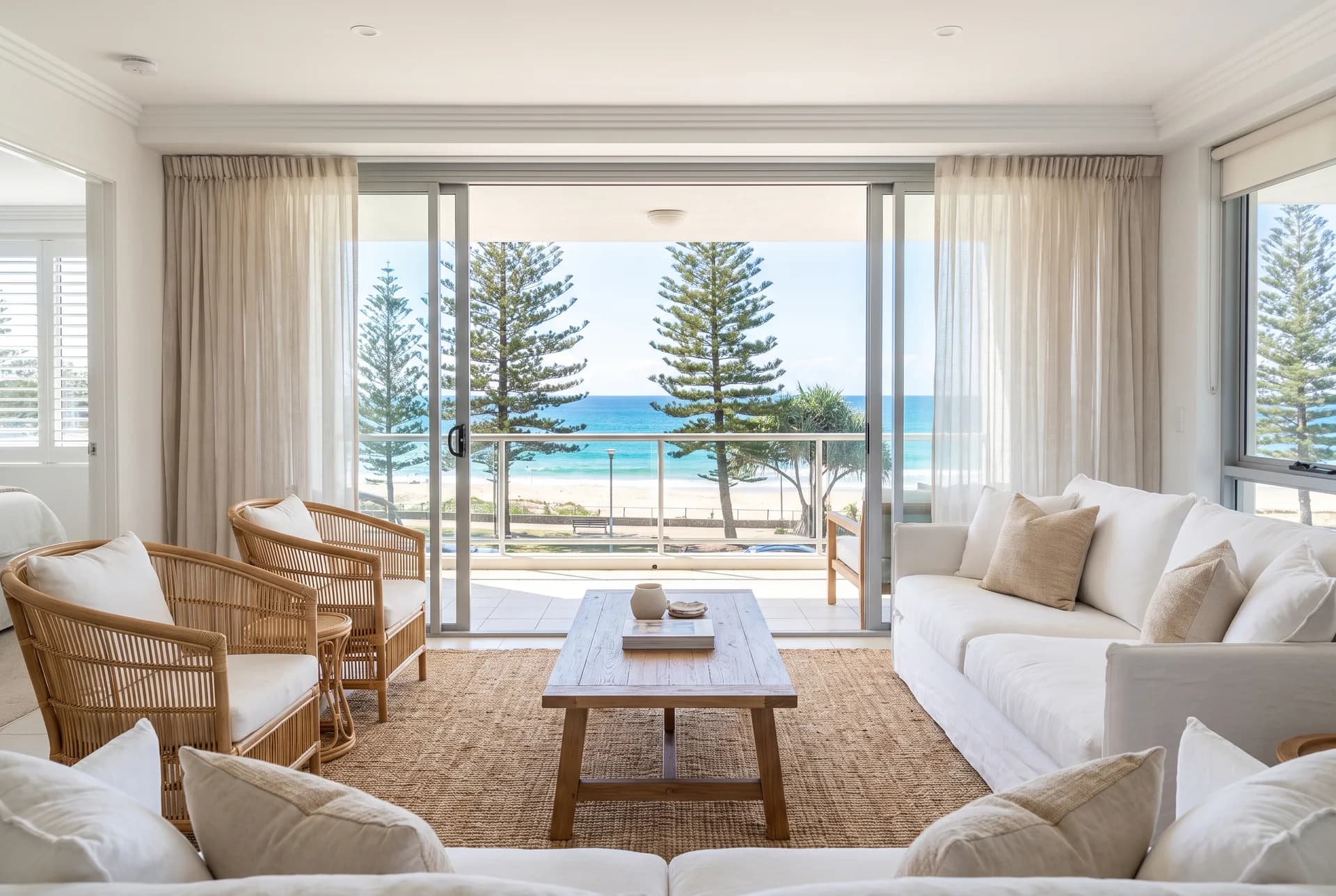 Mooloolaba beachfront apartment overlooking the esplanade